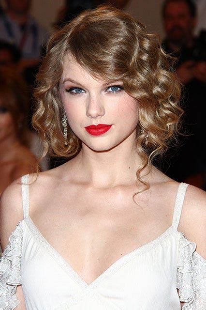 Taylor Swift Red Lipstick Looks To Try