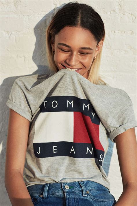 Tommy Jeans For Uo 90s Tee Urban Outfitters Kleding Outfits