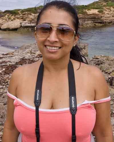 Hot And Spicy Desi Nri Aunty Travel Pictures Hot Mallu