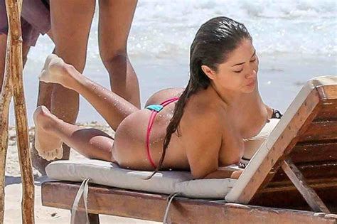 arianny celeste caught topless on a beach in mexico march 23 2017 video celebritiesvideo