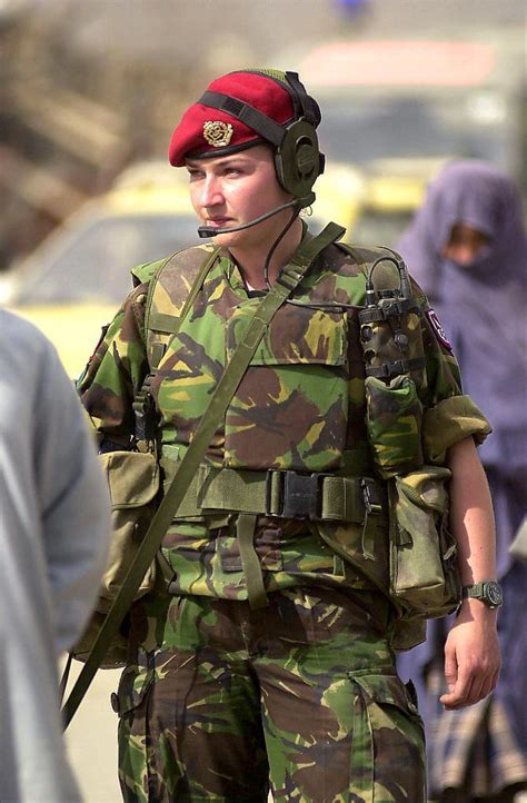 women in uniform british army
