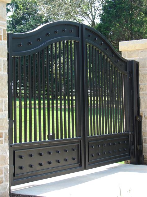 awesome driveway gate ideas  impress  guests