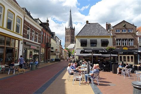 verstopt middeleeuws pleintje  steenwijk wordt historische ontmoetingsplek de erfgoedstem