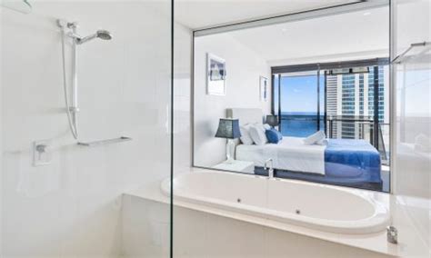 ocean view surfers paradise accommodation