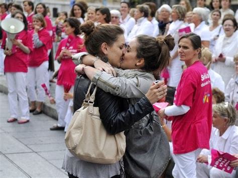 french cabinet approves gay marriage bill
