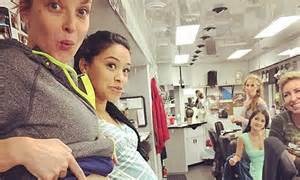 gina rodriguez compares bumps with jane the virgin co star justin