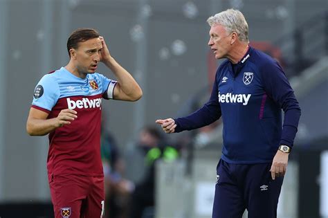 west ham players will continue taking a knee says moyes
