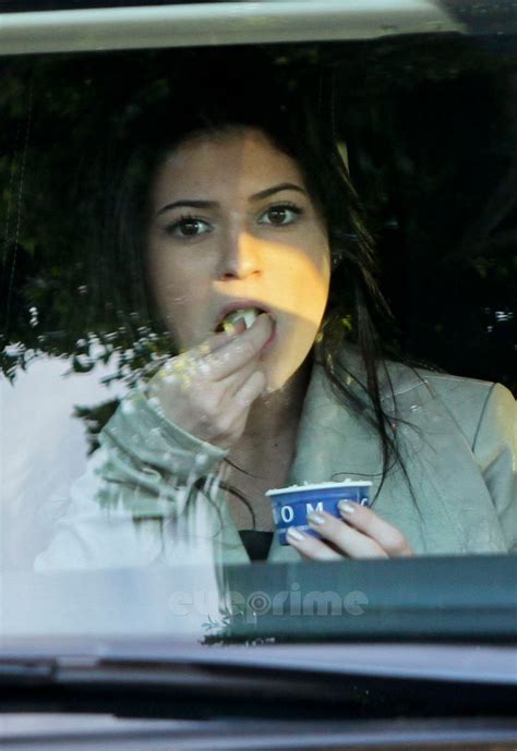 Kendall And Kylie Jenner Did Some Shopping In Malibu January Kylie