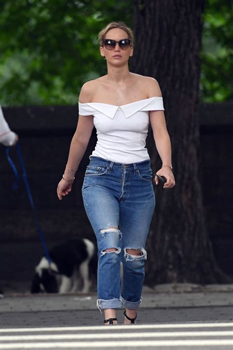 Jennifer Lawrence In Jeans Out In Central Park In New York 06 15 2017