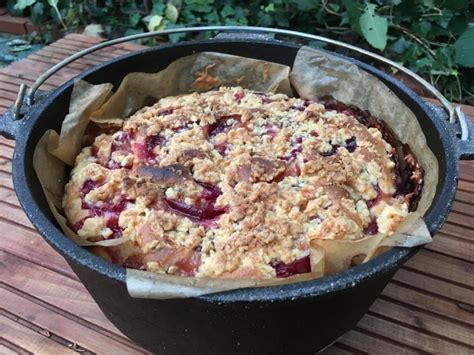 pflaumenkuchen aus dem dutch oven pflaumenkuchen
