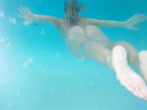 01  In Gallery Nude Girls Underwater Picture 1