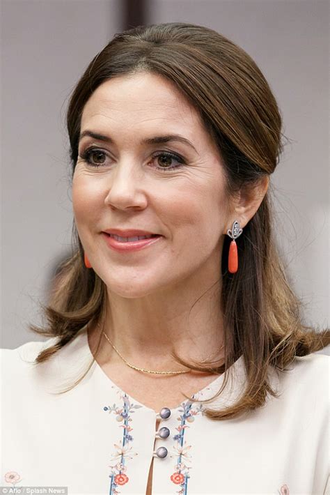 princess mary opts for another japanese inspired outfit daily mail online