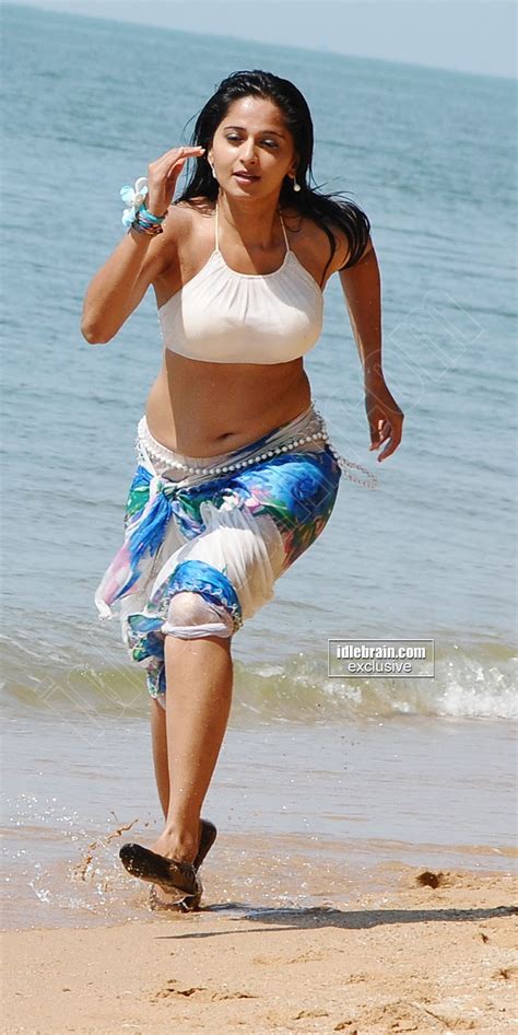 Indian Hot Actress Actress Anushka Shetty Hot Wet Navel Show At Beach