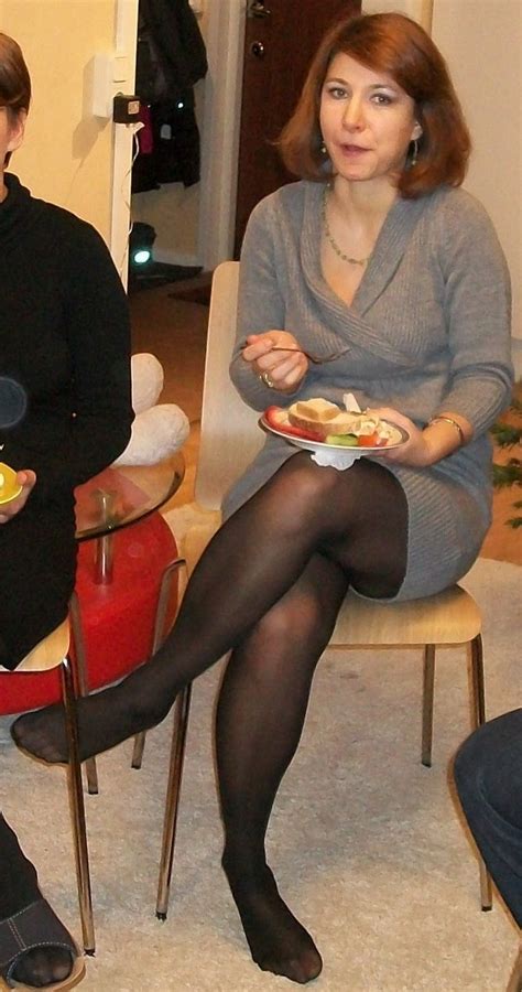 amateur pantyhose on twitter having a snack in her black pantyhose