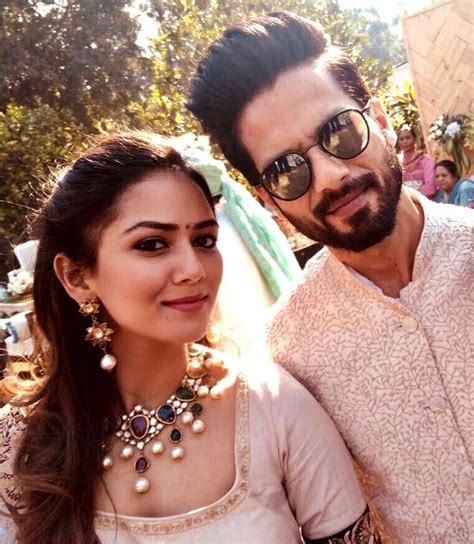 [in Pics] Shahid Kapoor And Mira Rajput Impress Us With Their Desi Swag