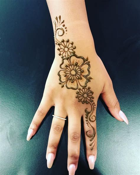 hand tattoos henna style tattoos small henna tattoos henna inspired