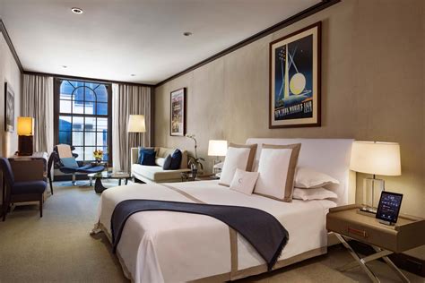 junior suite king luxury hotel suite   york  chatwal