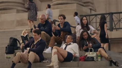 here s what we learned from the gossip girl reboot trailer
