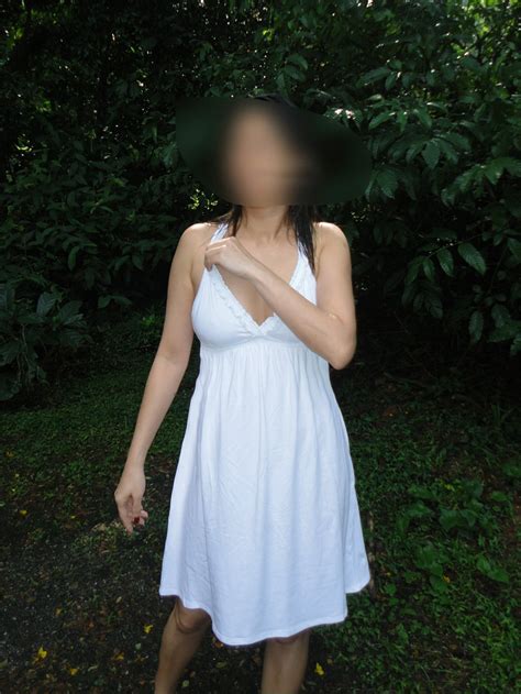 singaporean booblicious milf in public park exposing herself in singapore sexmenu