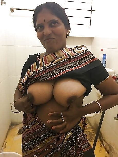 indian maid showing her big natural tits 4 pics