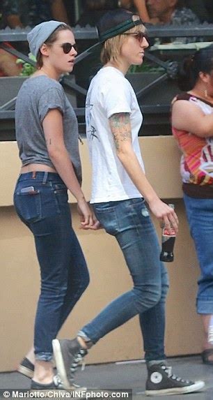 Lesbian Rumours Trail Kristen Stewart After She S Seen