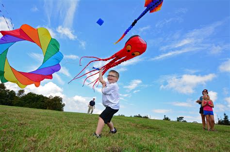 weekend fly  kite  mile high  beech mountains kite festival high country press
