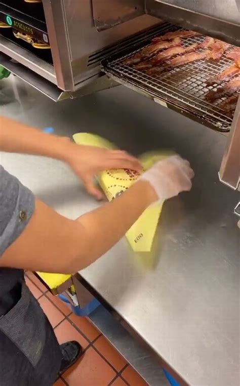 Mcdonald S Worker Behind The Scenes Reveals How Burgers