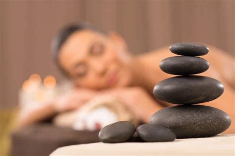 6 benefits of hot stone massage very helpful