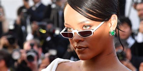 rihanna s response to chris brown snapchat ad causes snapchat s stock