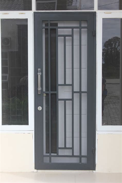 gambar model pintu besi minimalis terbaru  terkenal arcadia design architect