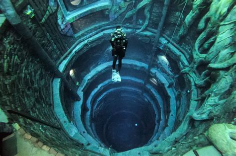 tallest building dubai  dives  worlds deepest pool daily sabah