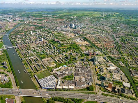 aerophotostock kanaleneiland utrecht overzicht luchtfoto met  de voorgrond woonboulevard