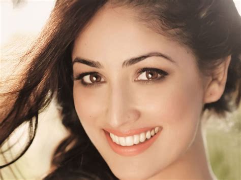top best new actress yami gautam hot hd wallpapers and images collections