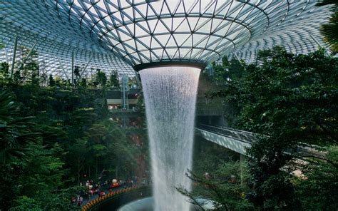 singapore jewel changi airport explore  worlds  airport