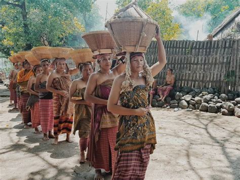 suku sasak sejarah bahasa kepercayaan adat tradisi budaya