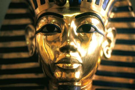 hidden chambers in tutankhamun s tomb may hold queen nefertiti daily star