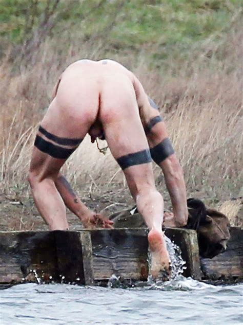 Damn Tom Hardy Is Surprisingly Big [naked Photos]