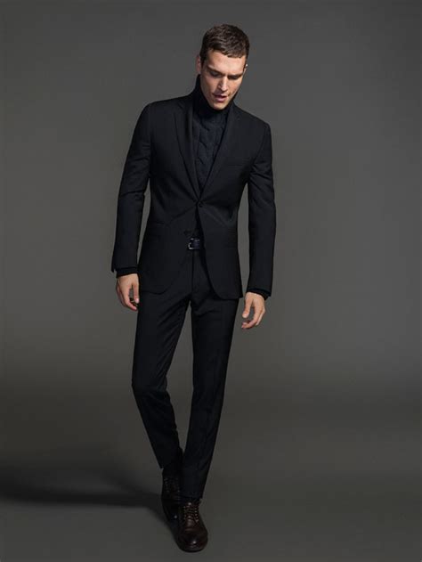 ways  wear  black suit modern mens guide