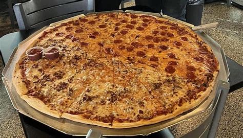 clinton restaurant serves  biggest pizza  iowa