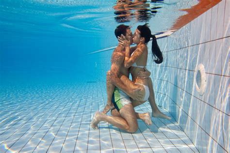 this is why you should never have sex in a swimming pool