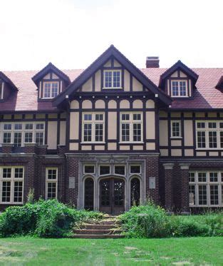 gross mansion tudor built   occupies  city block