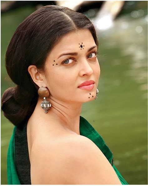 Bollywood Hot Actresses Photos Aishwarya Rai Backless