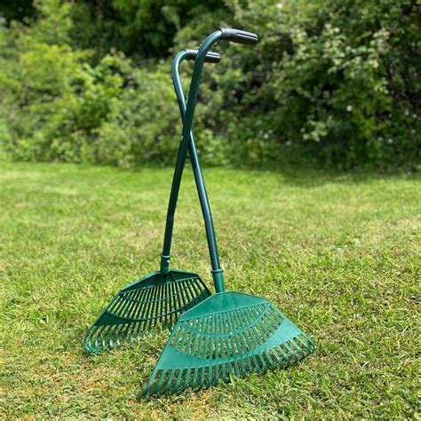 long handled leaf collecting rake grabs grelly uk