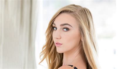 Kendra Sunderland S Measurements Bra Size Height Weight And More