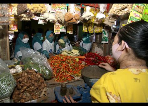 hari belanja pasar tradisional umkm antara foto