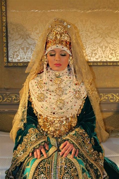 Stunning Muslim Women In Their Traditional Dress Hijabiworld