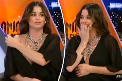 tv babe exposes entire boob while showing off necklace on
