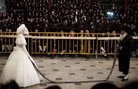 25 000 attend huge wedding between ultra orthodox jewish families the