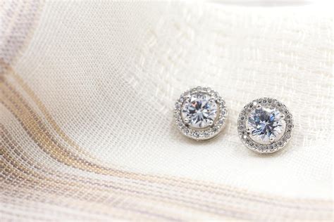 ways  clean diamond earrings