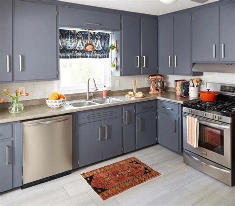 proven tips  choosing  perfect gray kitchen cabinet colors